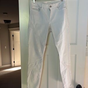 Elie Tahari White Skinny Jeans Sleek Design